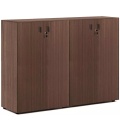 Офисный шкаф средний закрытый 